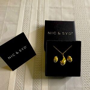 NWT Nic & Syd Teardrop Droplet Necklace Earring Set Box Jewelry Women’s